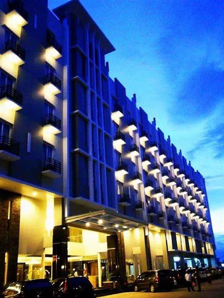 Orchardz Hotel Ayani Pontianak Exterior photo