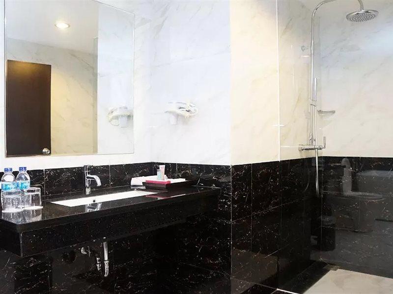 Orchardz Hotel Ayani Pontianak Exterior photo