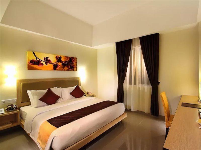Orchardz Hotel Ayani Pontianak Exterior photo