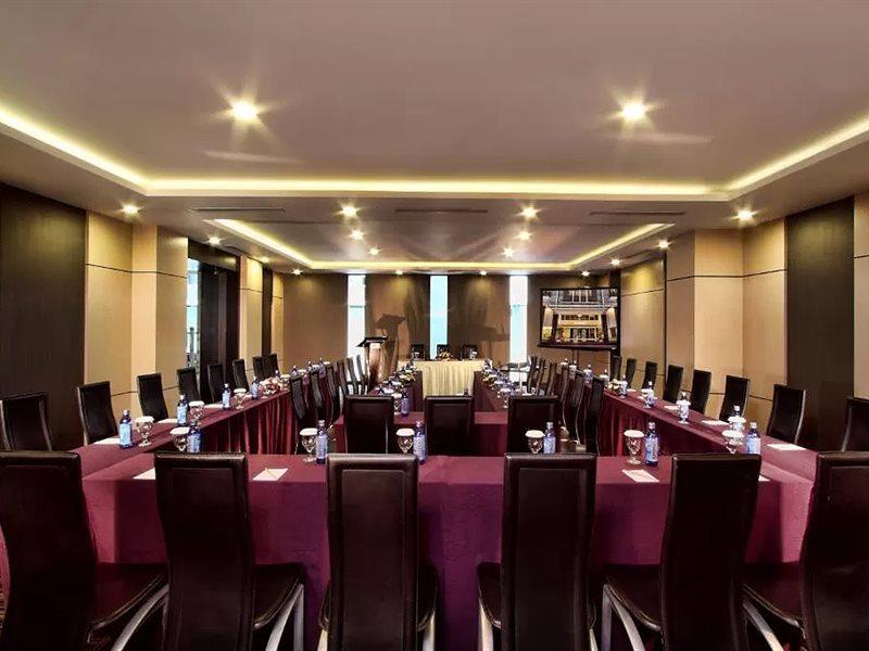 Orchardz Hotel Ayani Pontianak Exterior photo