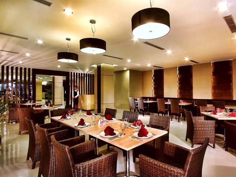 Orchardz Hotel Ayani Pontianak Exterior photo