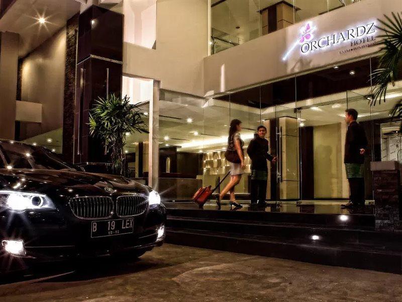 Orchardz Hotel Ayani Pontianak Exterior photo