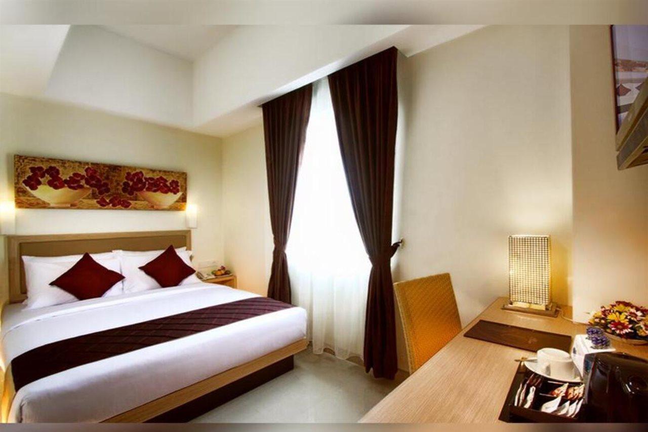 Orchardz Hotel Ayani Pontianak Exterior photo