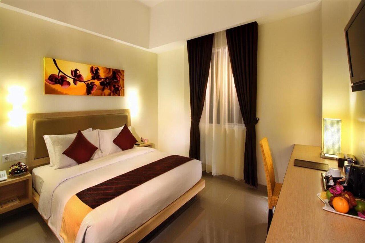 Orchardz Hotel Ayani Pontianak Exterior photo