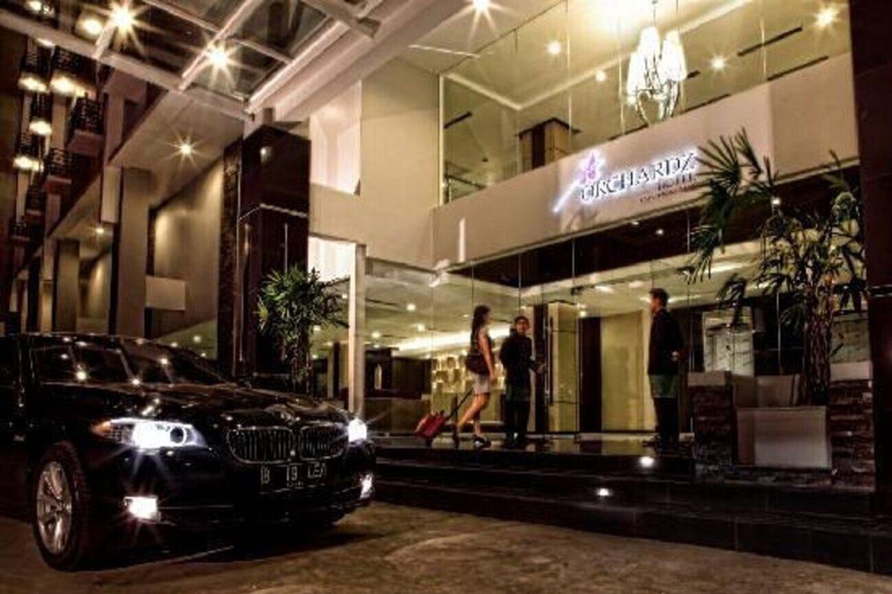 Orchardz Hotel Ayani Pontianak Exterior photo