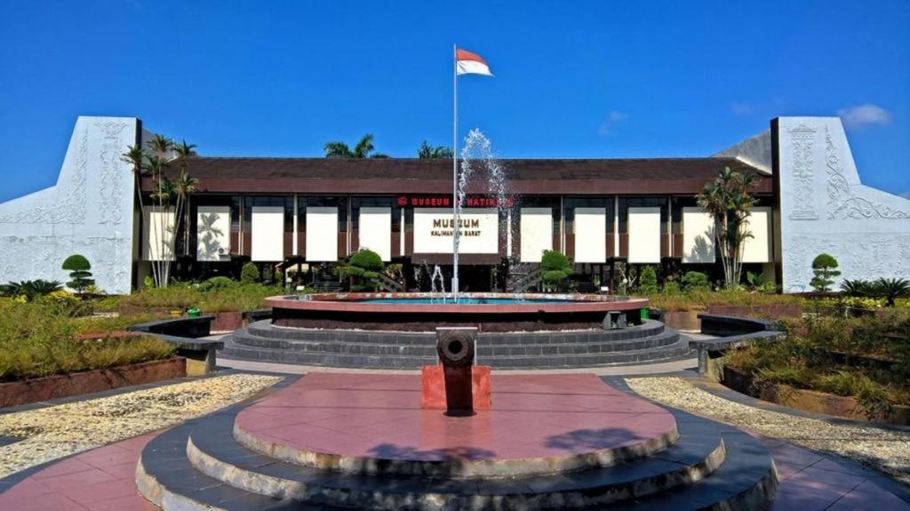 Orchardz Hotel Ayani Pontianak Exterior photo
