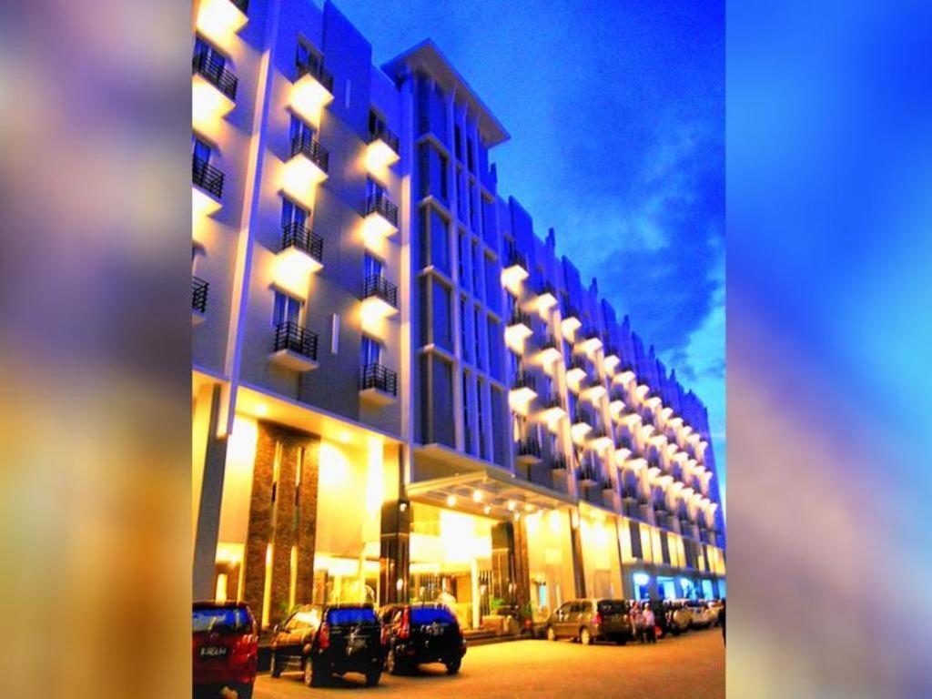 Orchardz Hotel Ayani Pontianak Exterior photo