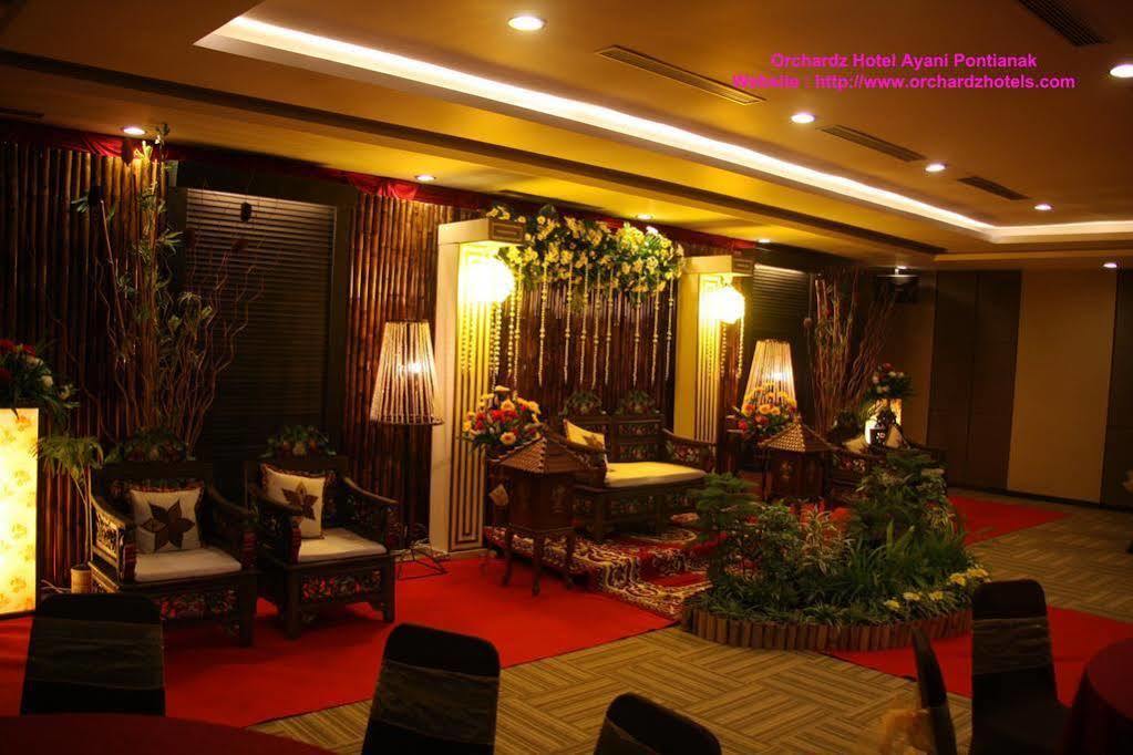Orchardz Hotel Ayani Pontianak Exterior photo