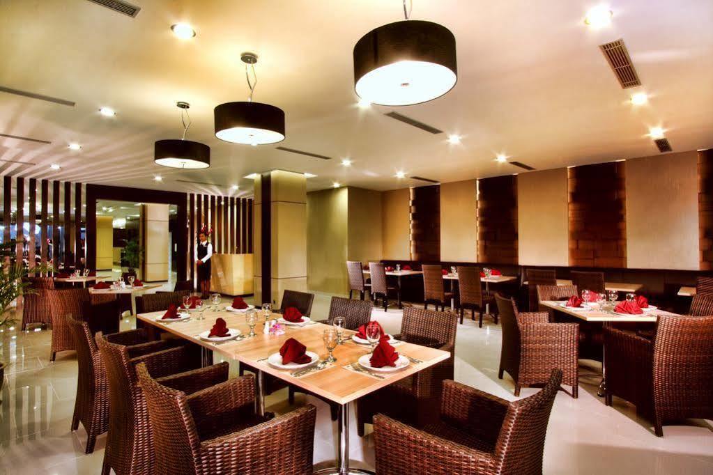 Orchardz Hotel Ayani Pontianak Exterior photo