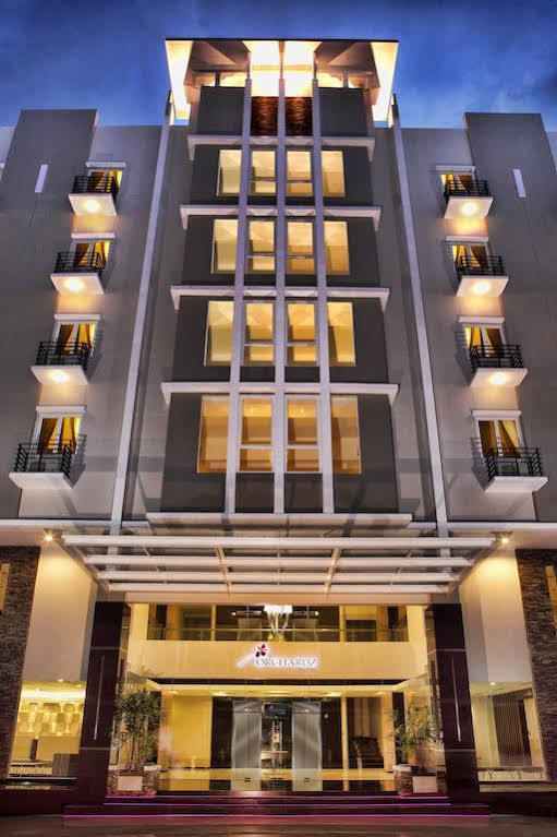 Orchardz Hotel Ayani Pontianak Exterior photo