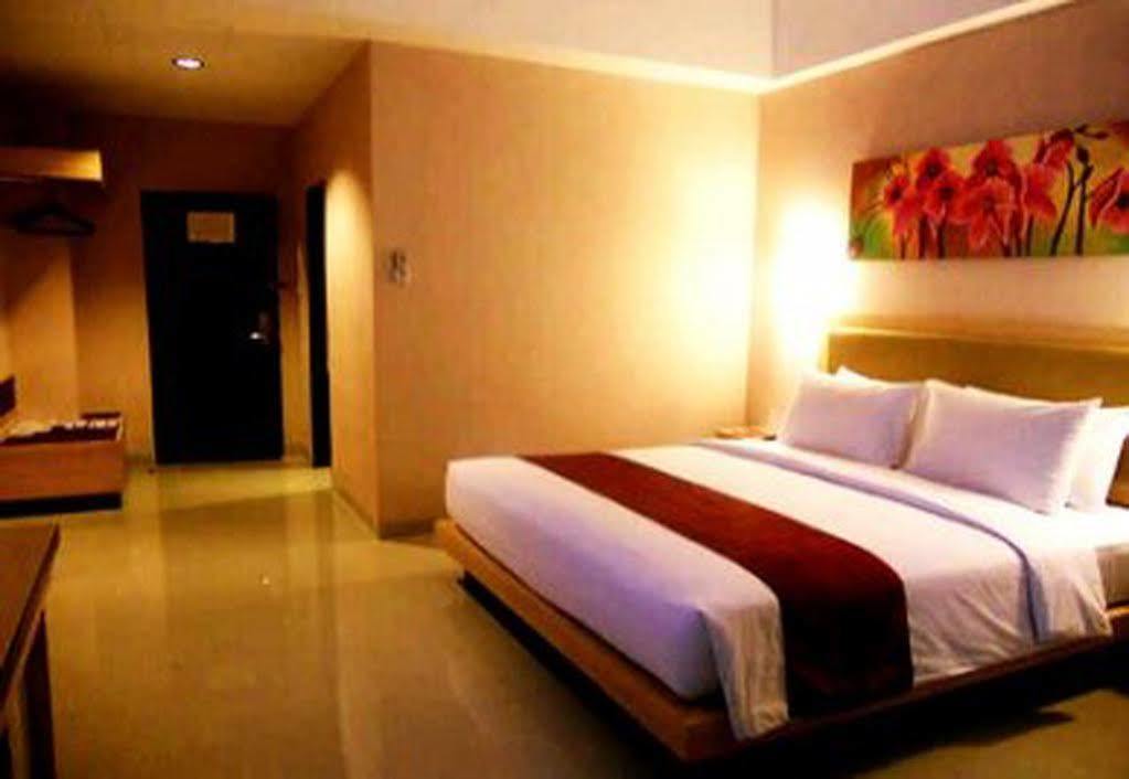 Orchardz Hotel Ayani Pontianak Exterior photo