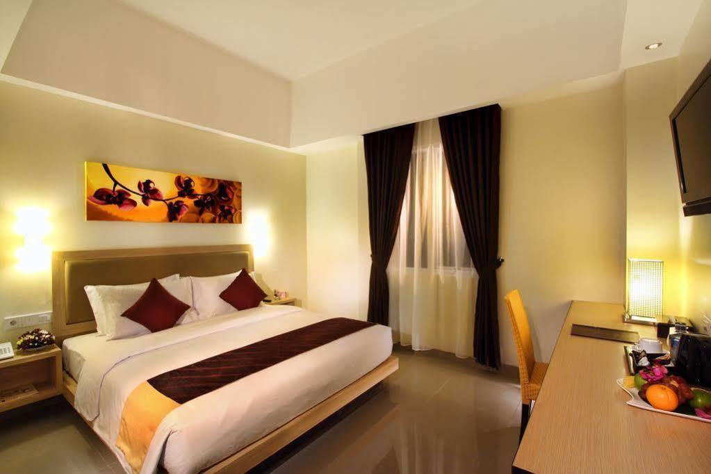 Orchardz Hotel Ayani Pontianak Exterior photo