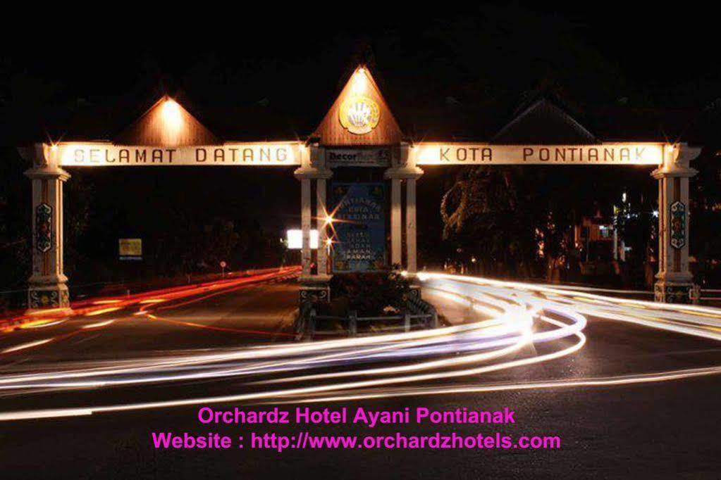 Orchardz Hotel Ayani Pontianak Exterior photo