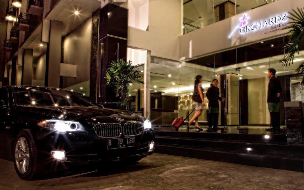 Orchardz Hotel Ayani Pontianak Exterior photo